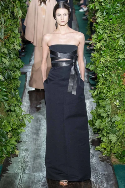 Look 28